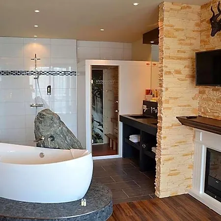 מלון Seehotel Adler 4*