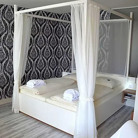 מלון Seehotel Adler