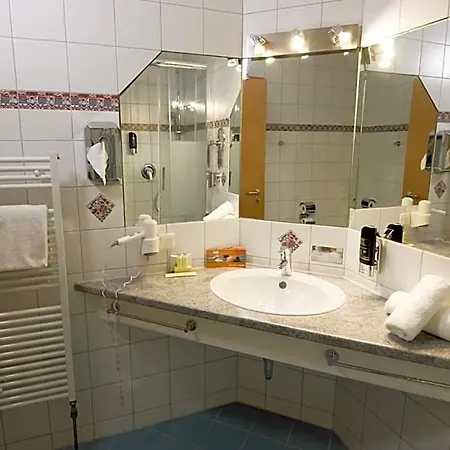 מלון Seehotel Adler 4*